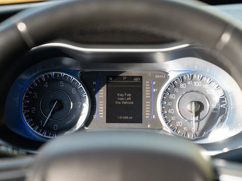 Used 2015 Chrysler 200 Limited w/ Convenience Group image 35