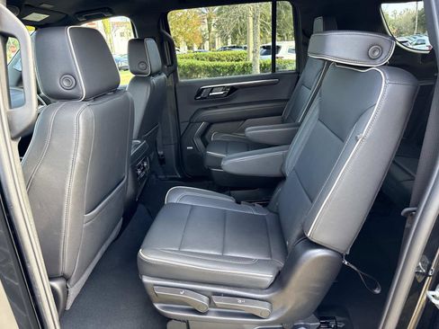 Used 2025 Chevrolet Suburban Premier image 15