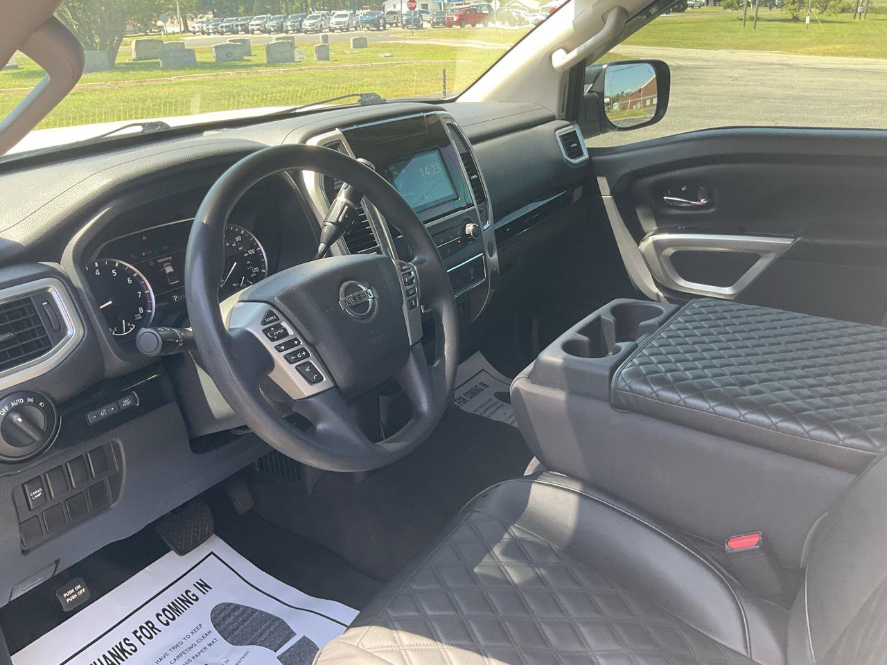 Used 2021 Nissan Titan SV AWD/4WD image 17