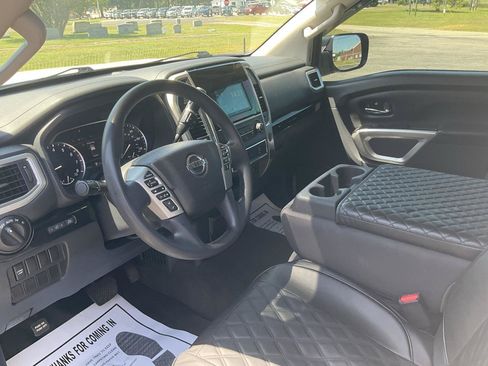 Used 2021 Nissan Titan SV AWD/4WD image 17
