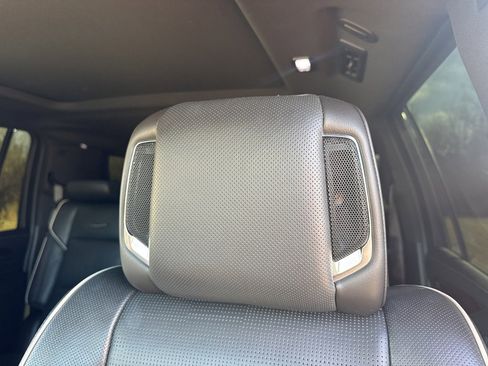 Used 2023 Cadillac Escalade ESV Premium Luxury image 32