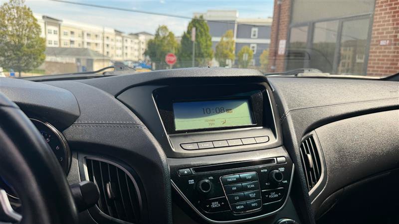Used 2015 Hyundai Genesis 3.8 RWD image 18