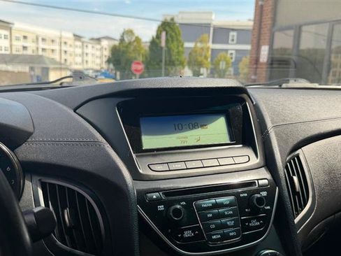 Used 2015 Hyundai Genesis 3.8 RWD image 18