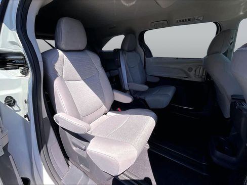 Certified 2022 Toyota Sienna LE FWD image 19