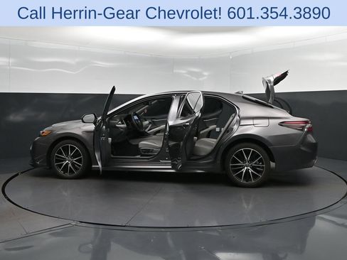 Used 2023 Toyota Camry SE w/ Convenience Package FWD image 41