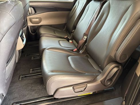 Used 2026 Kia Carnival FWD image 23