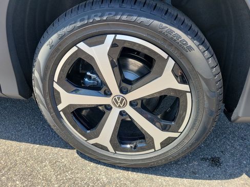New 2026 Volkswagen Tiguan SE FWD image 22