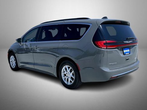 Used 2022 Chrysler Pacifica Touring-L FWD image 7
