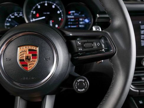 Certified 2026 Porsche Macan AWD/4WD image 24