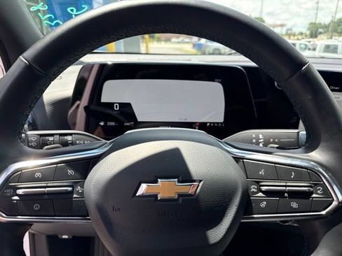 Used 2025 Chevrolet Equinox LT AWD/4WD image 18