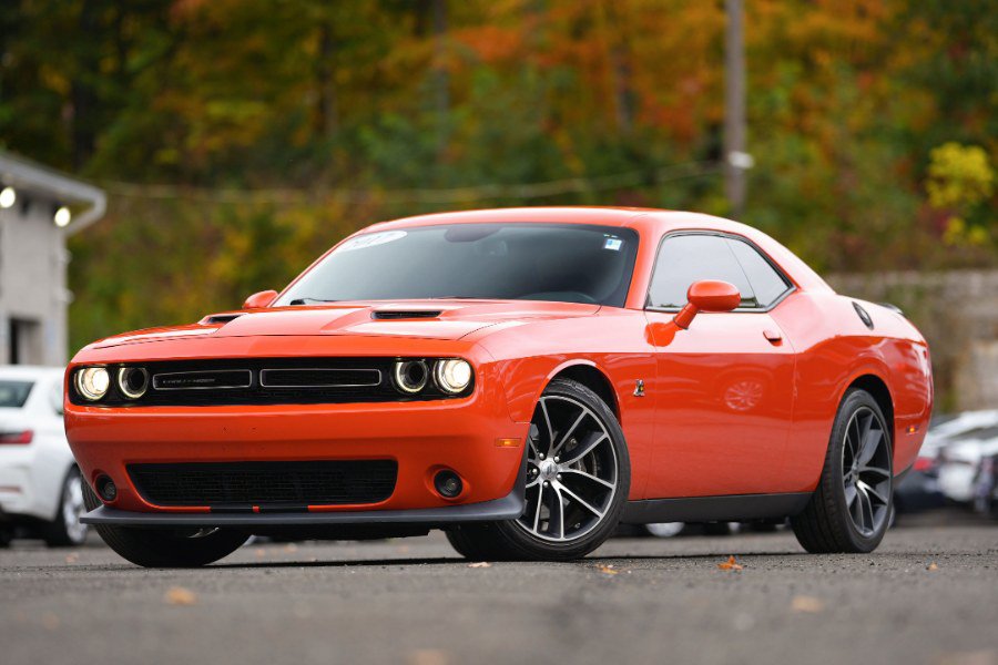 Used 2017 Dodge Challenger R/T Scat Pack RWD image 2
