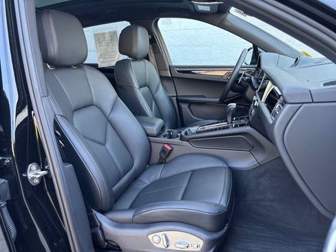Certified 2026 Porsche Macan AWD/4WD image 18