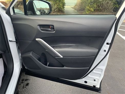 Used 2024 Toyota Corolla Cross SE image 13