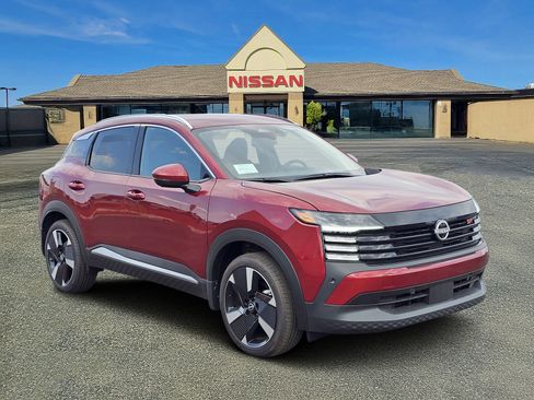 Used 2025 Nissan Kicks SR AWD/4WD image 1