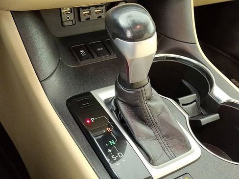 Used 2019 Toyota Highlander XLE image 19