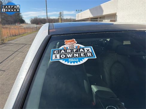 Used 2019 Toyota Camry XLE image 10