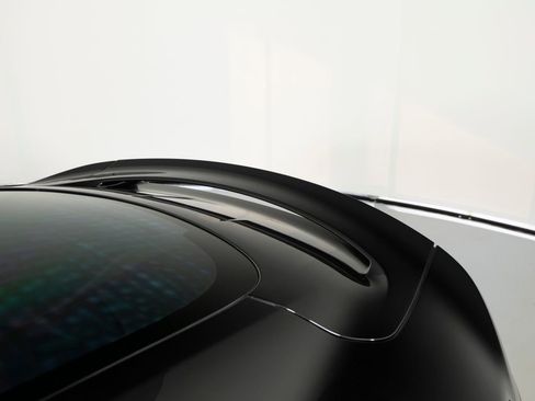Used 2015 Aston Martin Vanquish RWD image 46