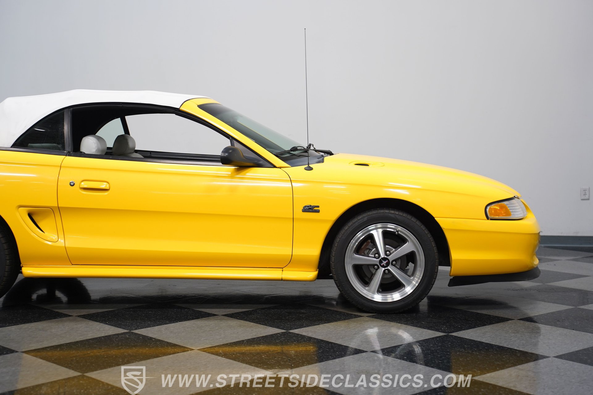 Used 1995 Ford Mustang GT RWD image 28