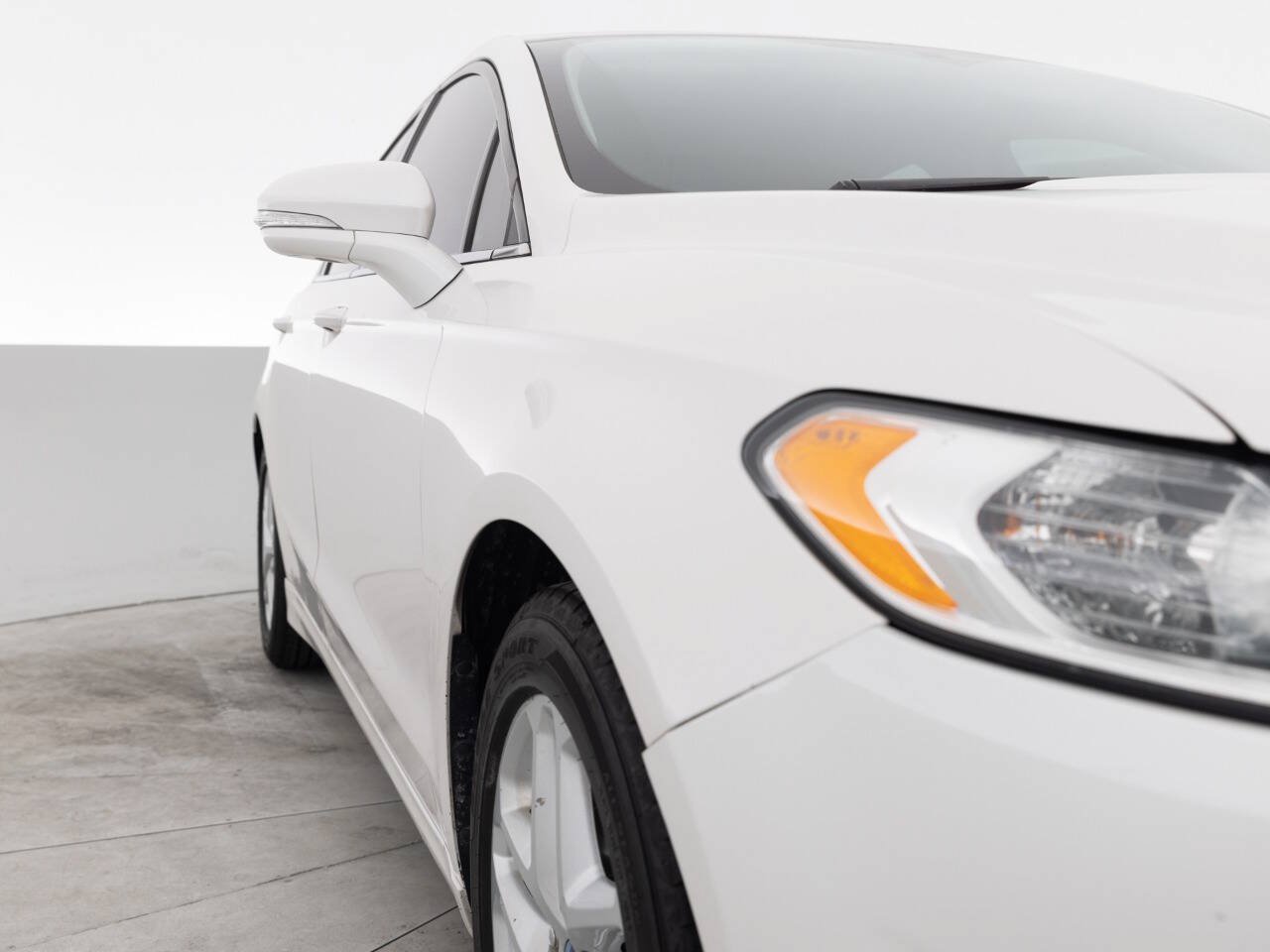 Used 2014 Ford Fusion SE FWD image 11