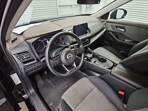 Used 2023 Nissan Rogue SV image 12