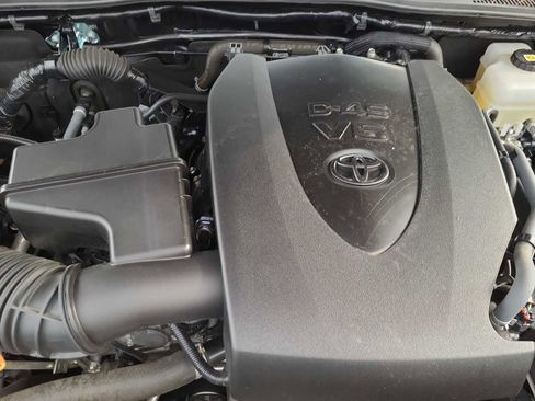 Used 2022 Toyota Tacoma TRD Off-Road w/ Black Out Package (TMS) image 17