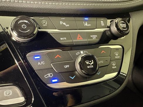 New 2026 Chrysler Pacifica Select FWD image 34