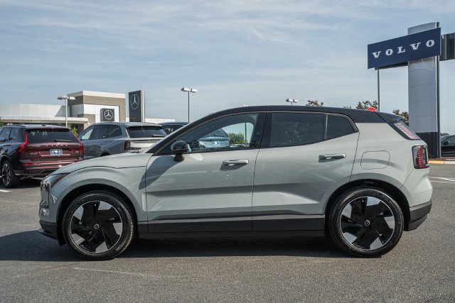 Certified 2025 Volvo EX30 Plus w/ Protection Package Premier AWD/4WD image 4