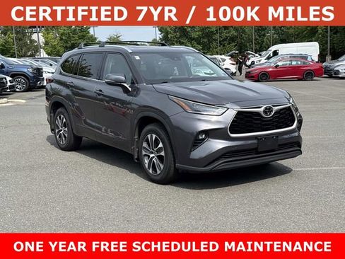 Used 2021 Toyota Highlander XLE AWD/4WD image 1
