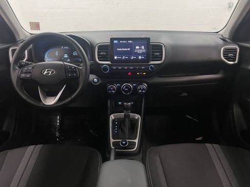 Used 2024 Hyundai Venue SEL FWD image 13