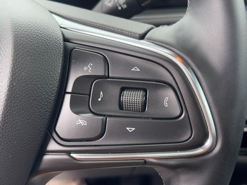 Certified 2025 Buick Envista Sport Touring FWD image 19
