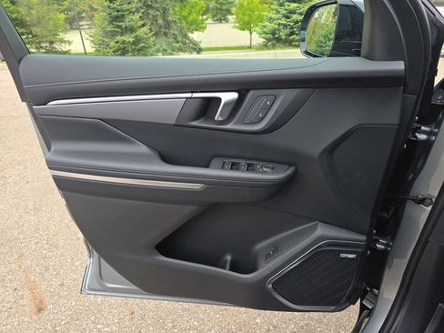 New 2026 Buick Enclave Sport Touring w/ LPO, Floor Liner Package AWD/4WD image 30