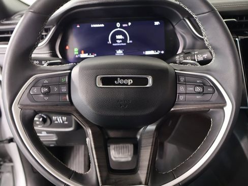 Used 2024 Jeep Grand Cherokee L Limited w/ Luxury Tech Group II image 3