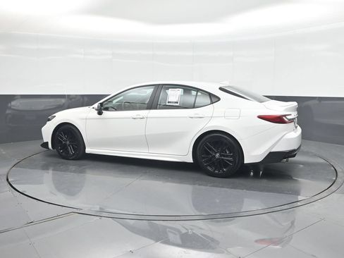 Used 2025 Toyota Camry SE FWD image 26
