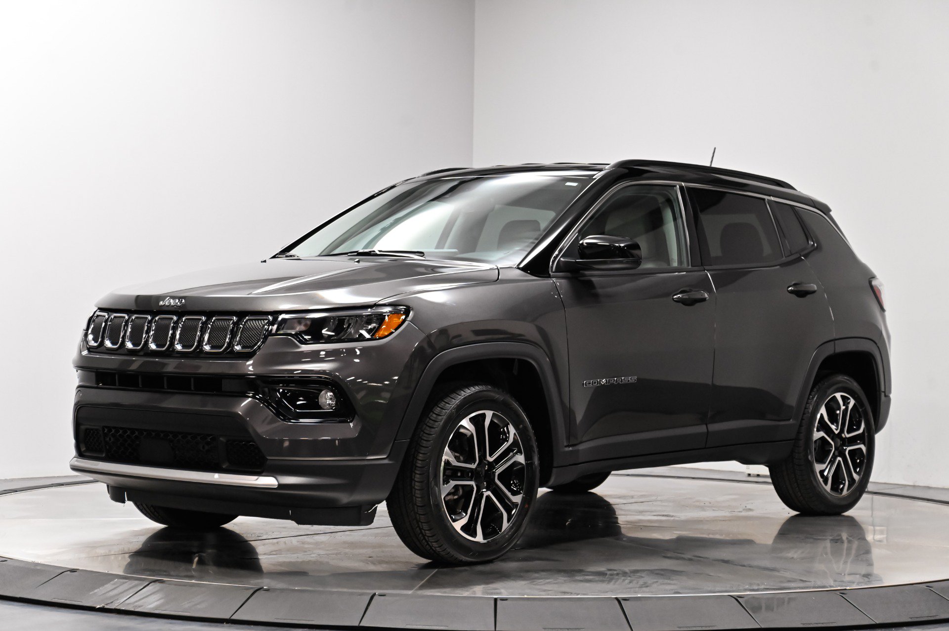 Used 2022 Jeep Compass Limited AWD/4WD image 2