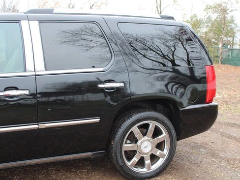 Used 2009 Cadillac Escalade AWD image 10