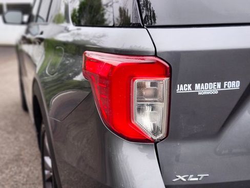 Certified 2022 Ford Explorer XLT w/ Equipment Group 202A AWD/4WD image 9