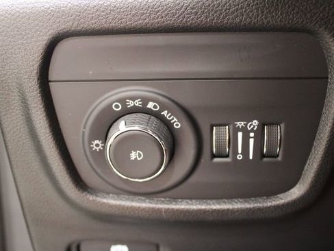 Used 2023 Jeep Grand Cherokee Limited AWD/4WD image 37