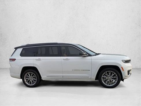 Used 2022 Jeep Grand Cherokee L Summit w/ Luxury Tech Group V RWD image 4