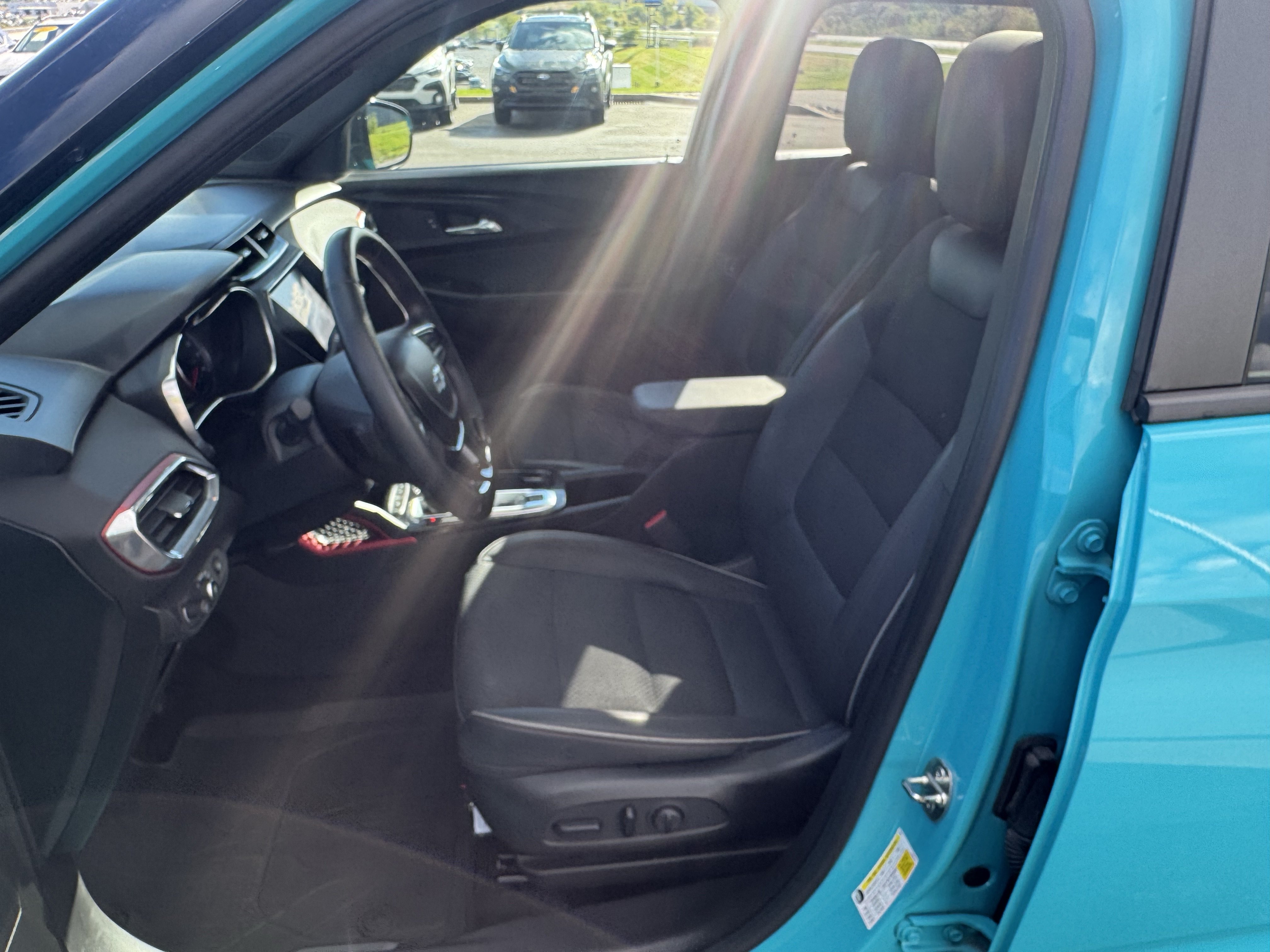 Used 2021 Chevrolet TrailBlazer RS w/ Sun and Liftgate Package AWD/4WD image 12