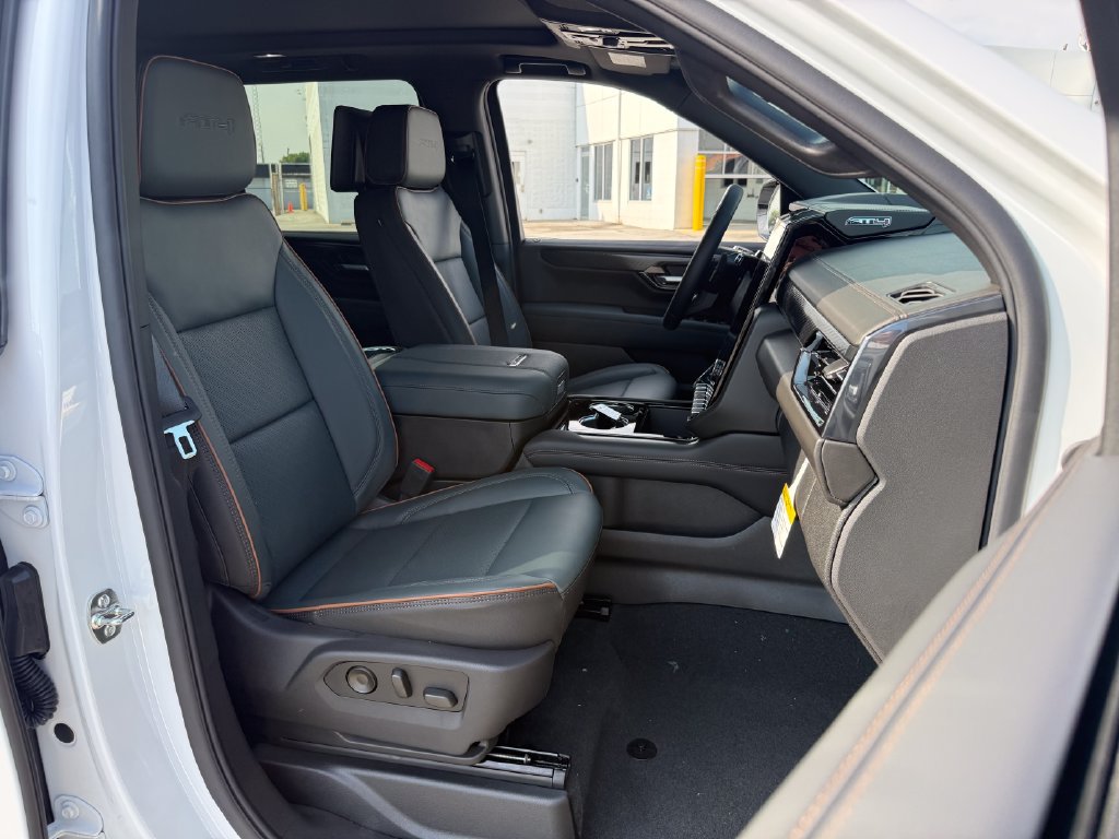 New 2026 GMC Yukon XL AT4 w/ AT4 Premium Plus Package AWD/4WD image 32