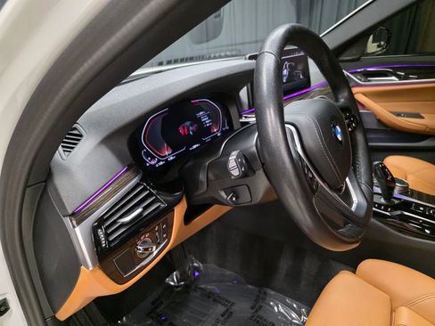 Used 2023 BMW 540i xDrive w/ Premium Package image 16