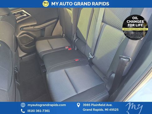 Used 2024 Mitsubishi Outlander ES image 28