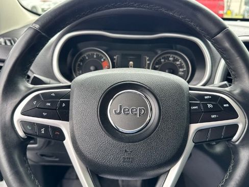 Used 2018 Jeep Cherokee Latitude Plus FWD image 21