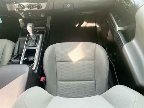 Used 2018 Toyota Tacoma SR5 image 21