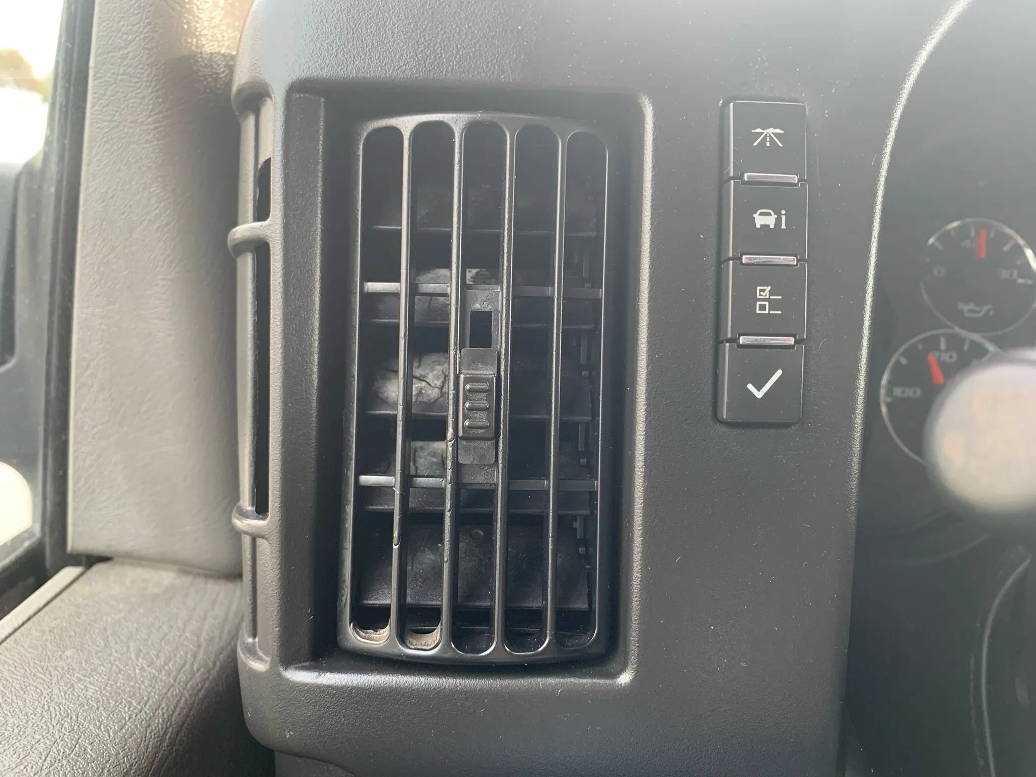 Used 2016 Chevrolet Express 3500 RWD image 18