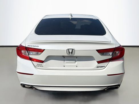 Used 2018 Honda Accord Sport image 4
