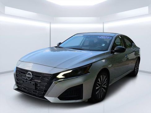Used 2024 Nissan Altima 2.5 SV FWD image 7
