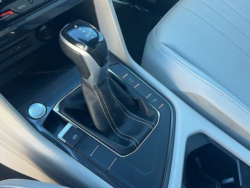 Used 2022 Volkswagen Tiguan SE R-Line image 13