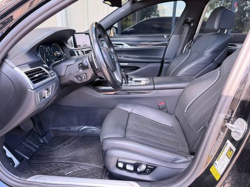 Used 2018 BMW 750i RWD image 19