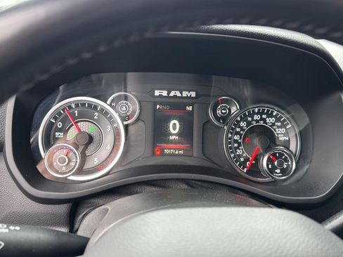 Used 2024 RAM 2500 Big Horn AWD/4WD image 19